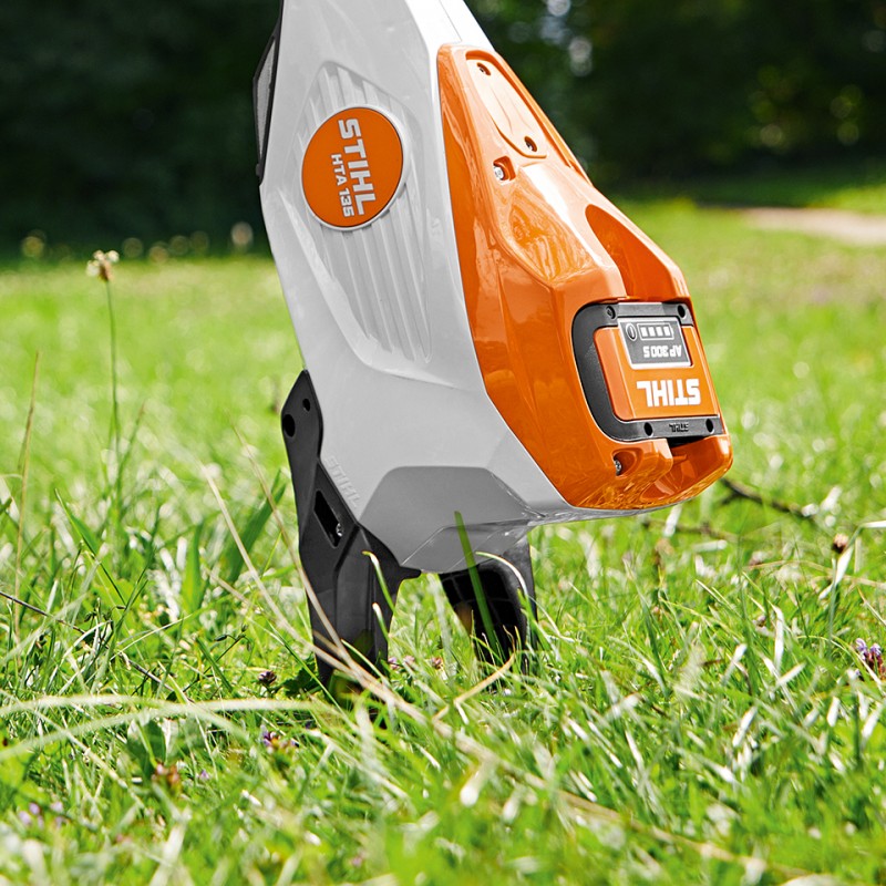 Scie télescopique à batterie STIHL HTA135